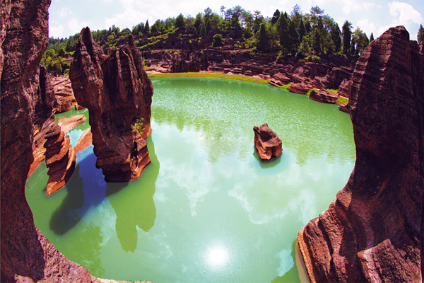 張家界、袁家界、天子山、紅石林、鳳凰古城四晚五日游