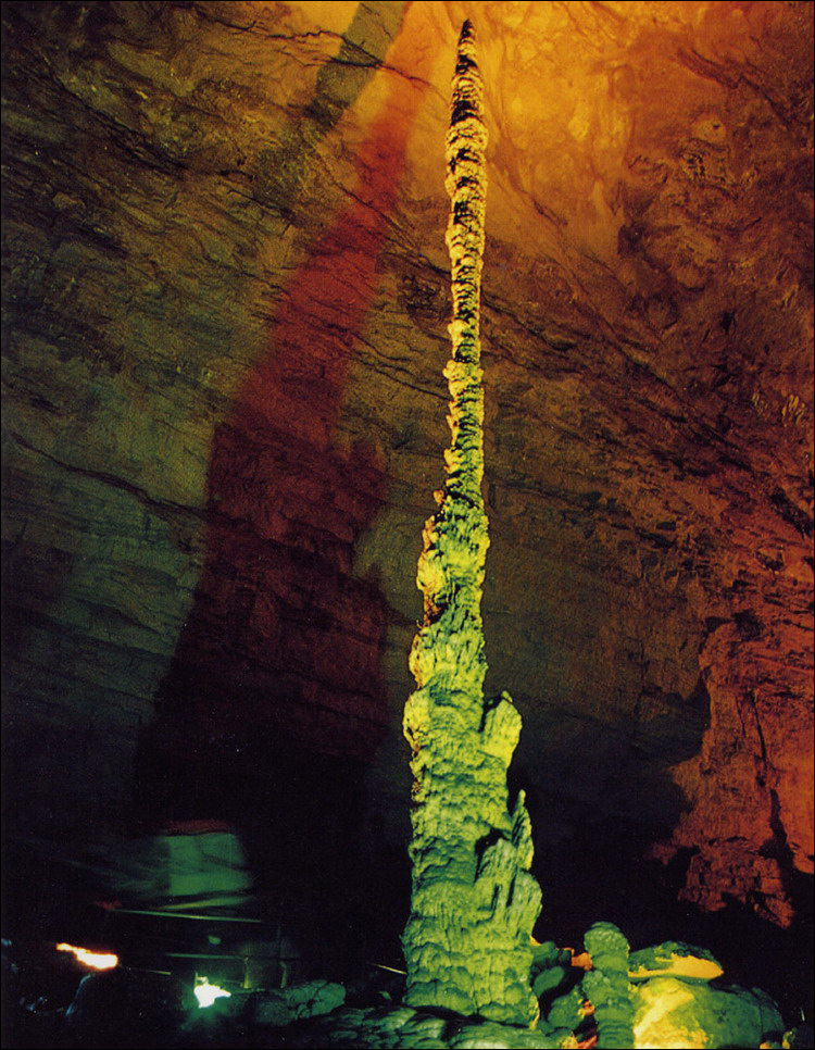 張家界國家森林公園、黃龍洞、鳳凰古城品質四日游